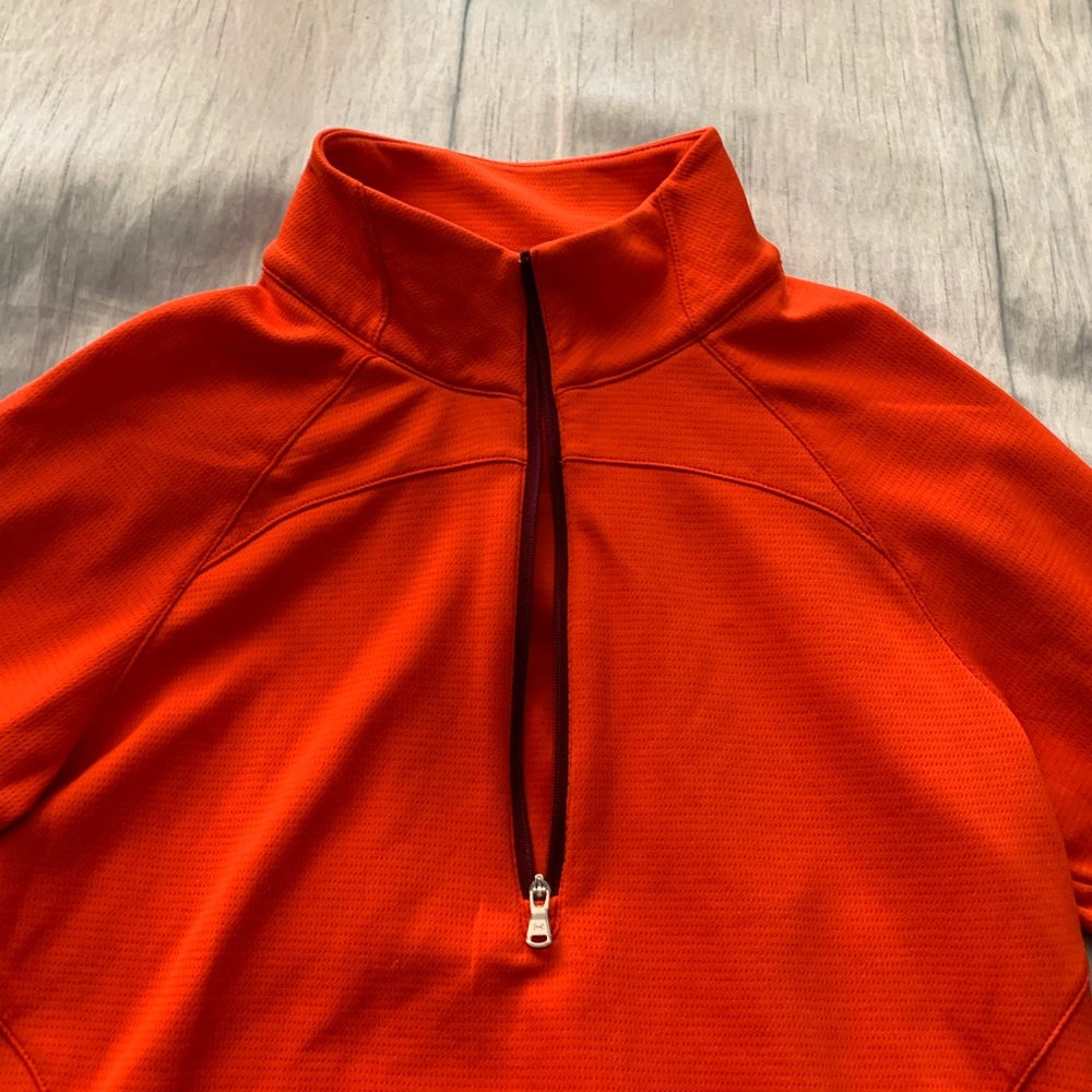 Under Armour Woman’s 1/4 zip pullover